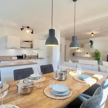 Апартаменты Ludwigshome 85qm - Kostenloser Parkplatz - Zentral - Balkon - Smarttv - Waschmaschine - Trockner Людвигсбург