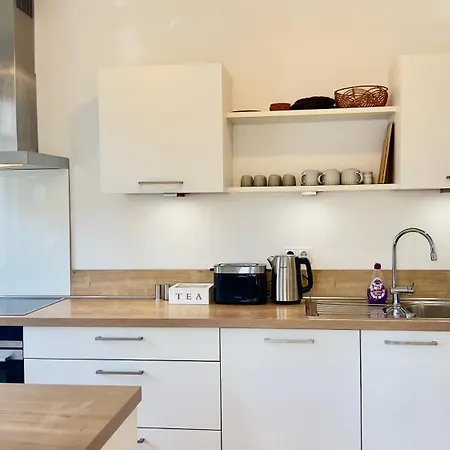 Ludwigshome 85qm - Kostenloser Parkplatz - Zentral - Balkon - Smarttv - Waschmaschine - Trockner Апартаменты Людвигсбург